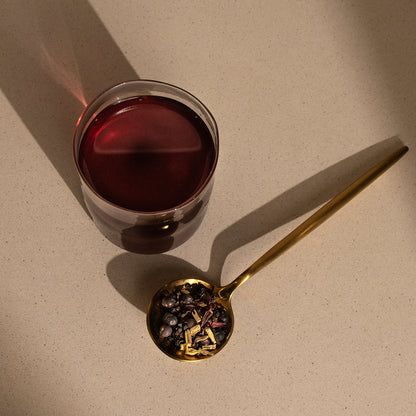 Natural berry tea rich in vitamin C and flavonoids