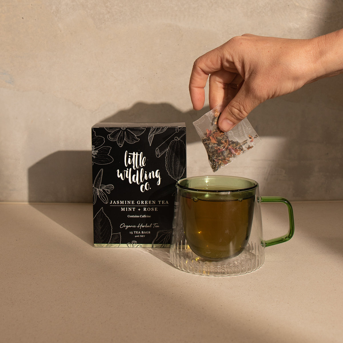 Digestive support tea with jasmine and peppermint